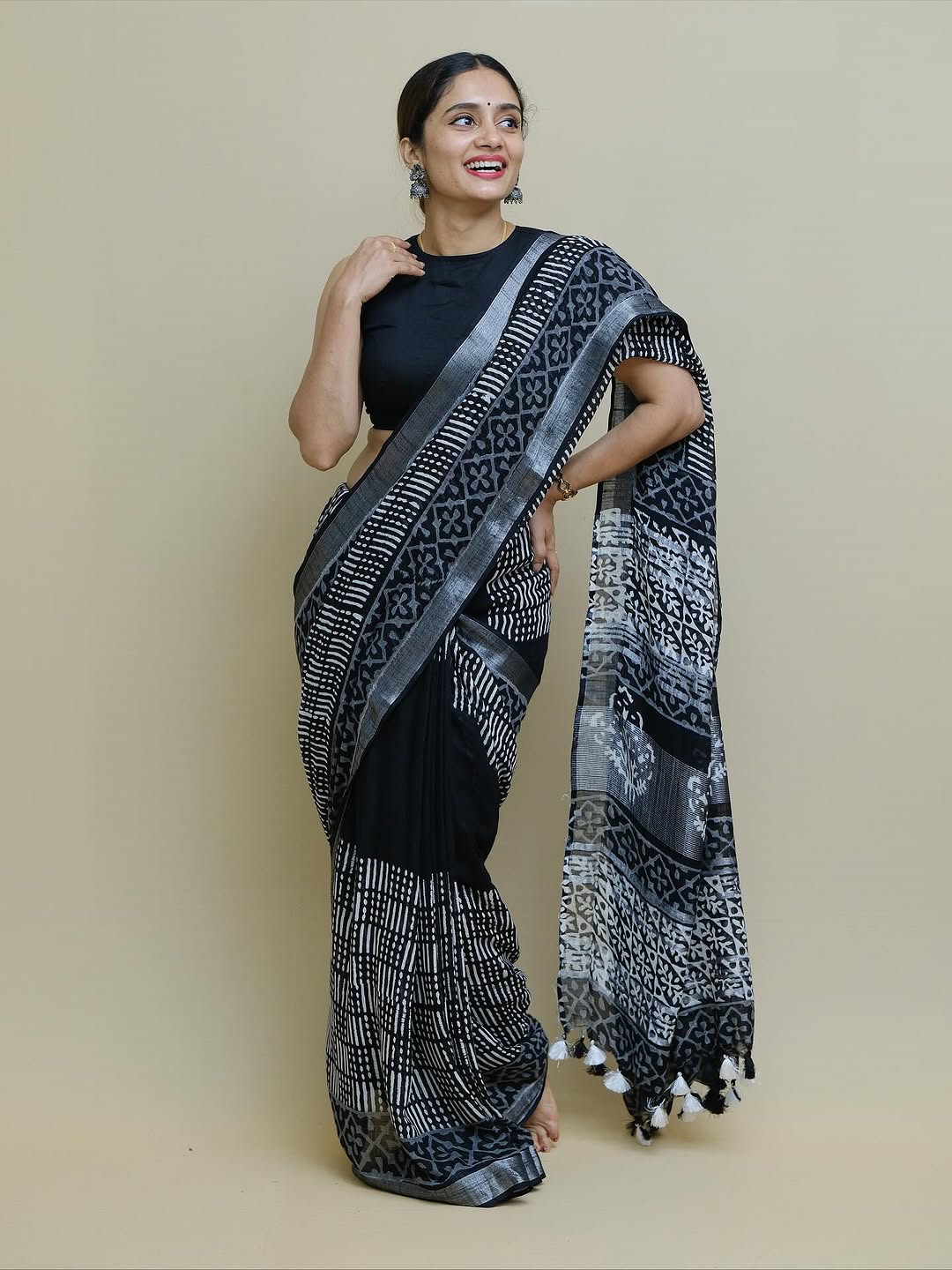 Premium Linen Cotton Digital Print Saree with Contrast Bengaluri Silk Blouse