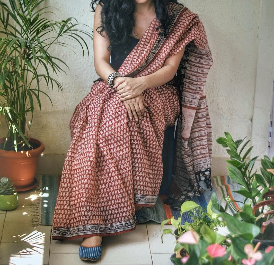 Brown Linen Digital Printed Saree With Blouse Piece For Women